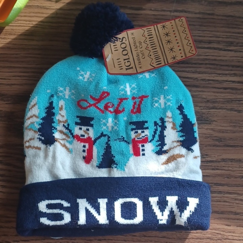 IGLOOS Holiday lighted cuff cap.
